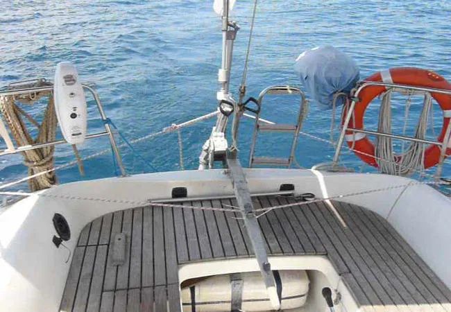 self steering windvane red